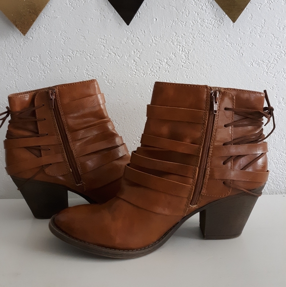 Adorable womens heeled booties, size 11 - Picture 5 of 15